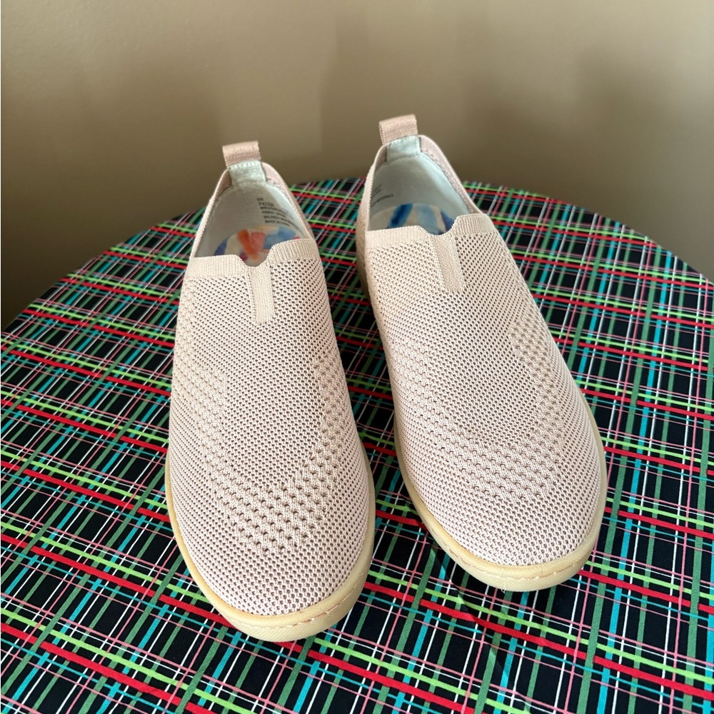 Born Women's Cream Flats